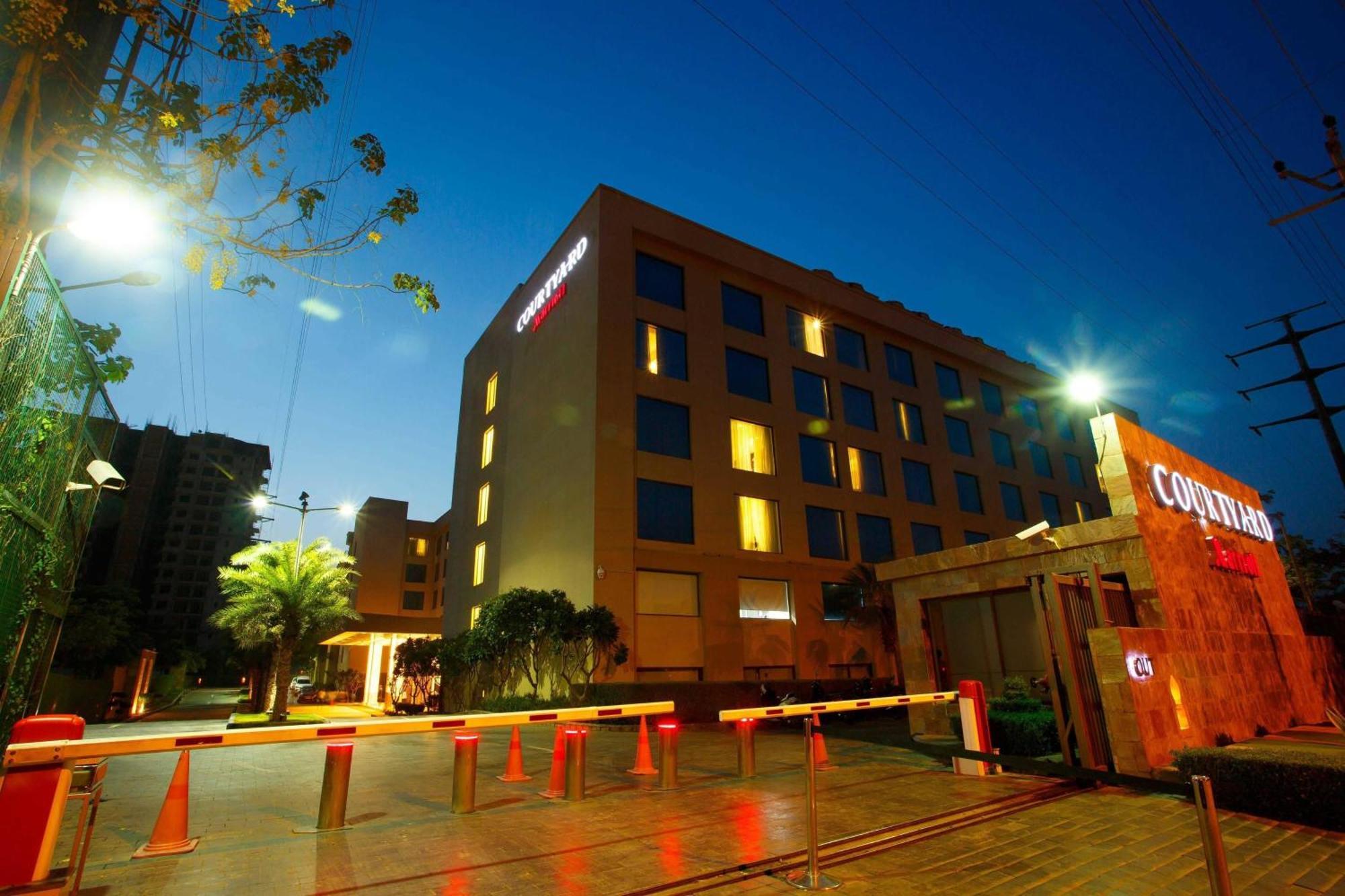 Courtyard By Marriott Agra Hotel Agra  Exterior foto